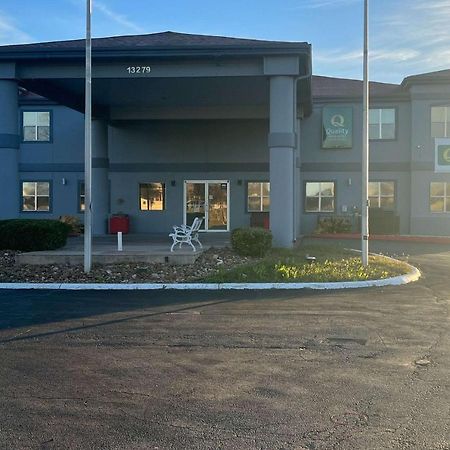 Quality Inn & Suites I-10 Near Fiesta Texas San Antonio Exterior photo