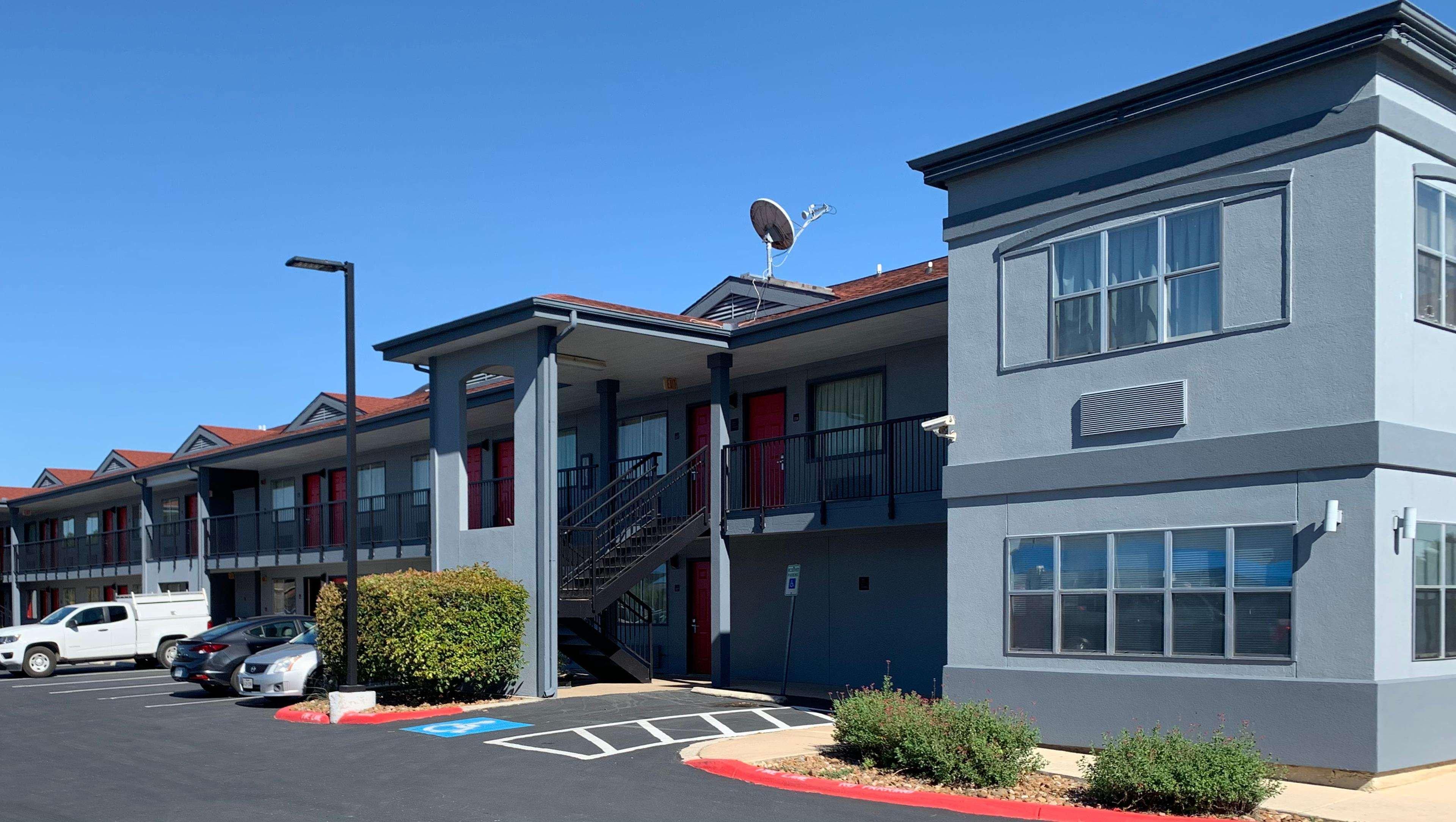 Quality Inn & Suites I-10 Near Fiesta Texas San Antonio Exterior photo